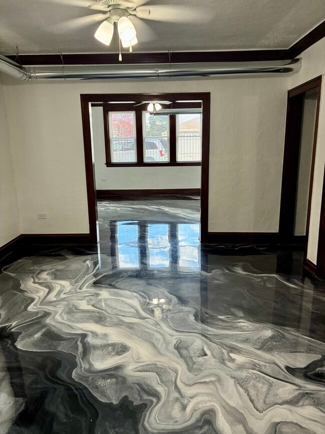 Foto del edificio - 5215 W Potomac Ave