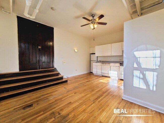 Foto del edificio - 0 bedroom in CHICAGO IL 60613