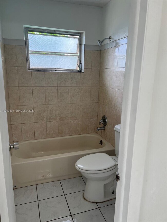 Foto del edificio - 6328 Pierce St
