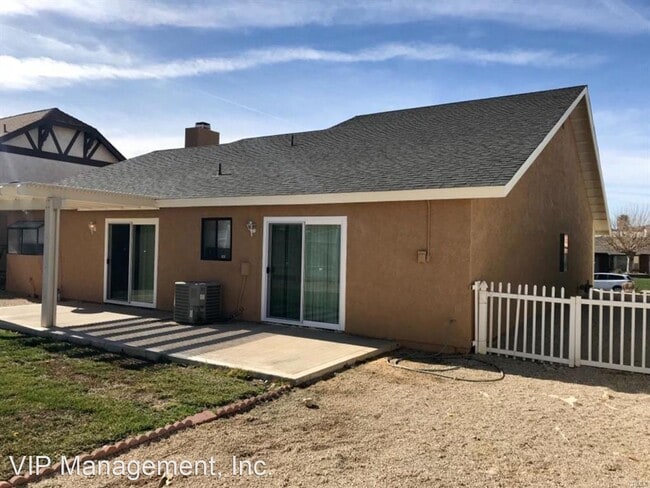 Building Photo - 3 br, 2 bath House - 13155 Tamarisk Road