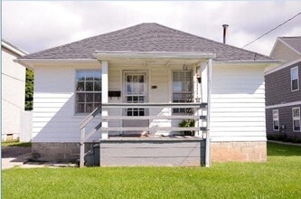 Building Photo - 811 Pleasant St