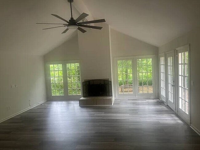 Foto del edificio - 637 Briarcliff Cir