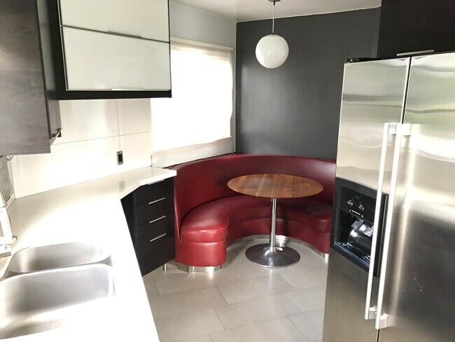 Foto del edificio - 1544 Murray Dr