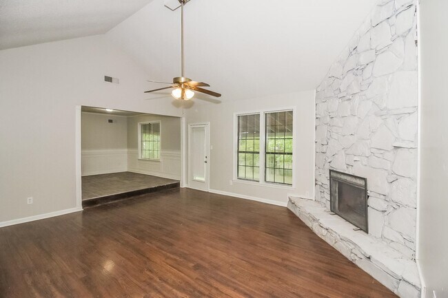 Building Photo - 6063 Colonyhill Dr