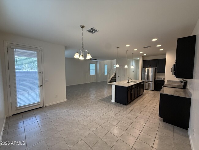 Building Photo - 905 S Canal Dr