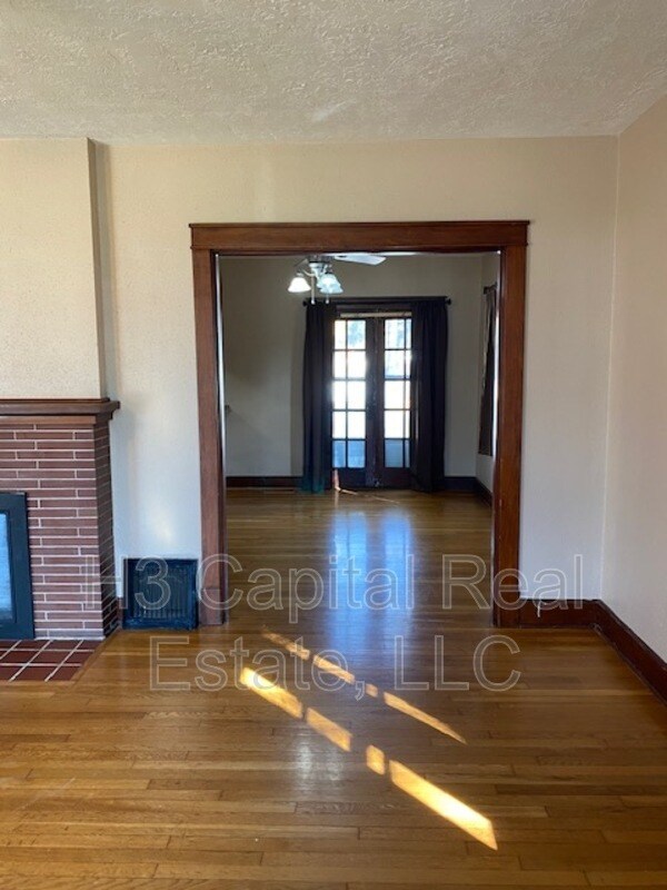 Foto del edificio - 1215 W Main St
