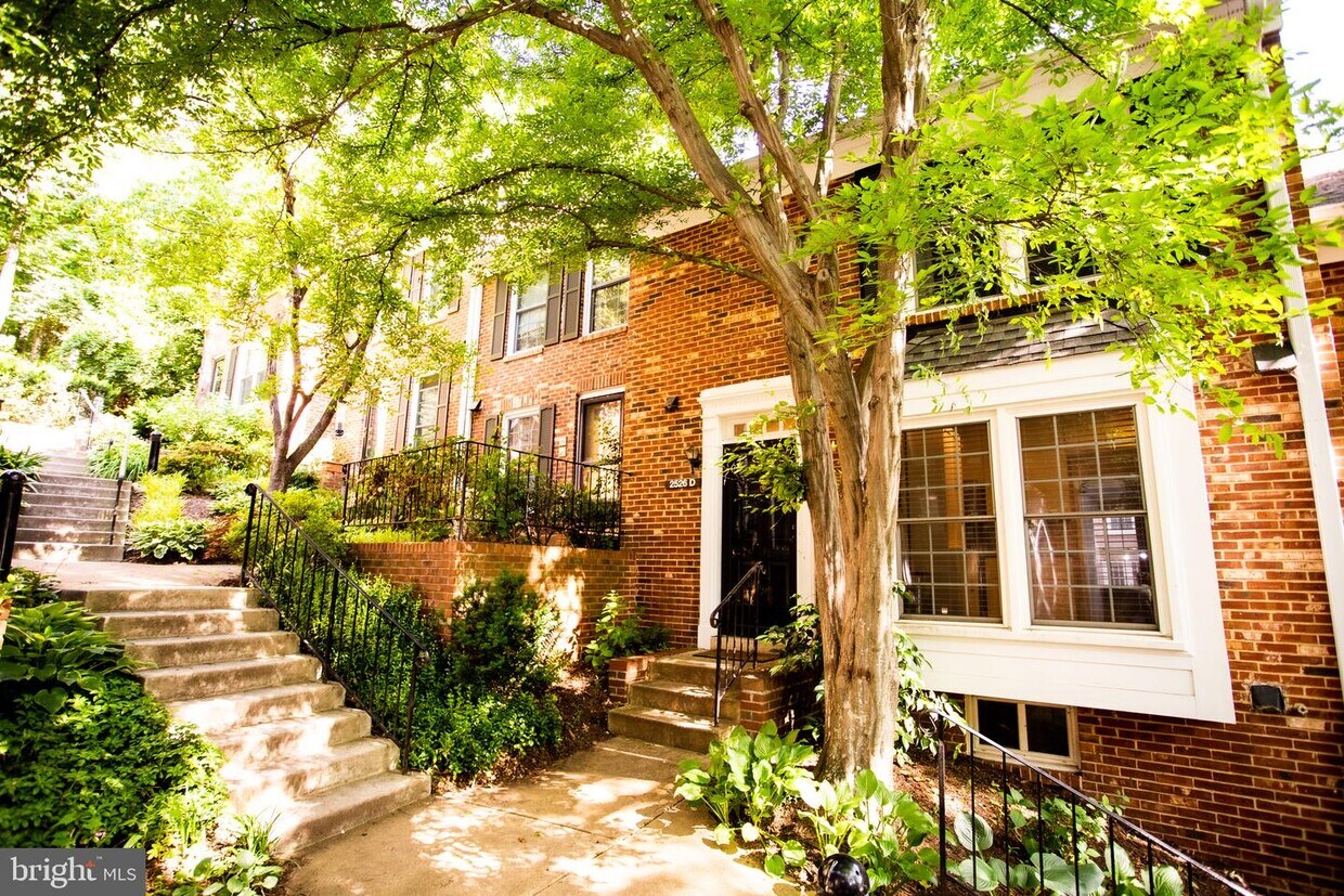 2526 S Walter Reed Dr, Arlington, VA 22206 Townhouse for Rent in
