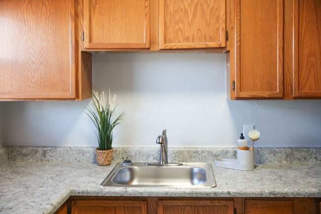 Building Photo - 512 Featherstone Ct