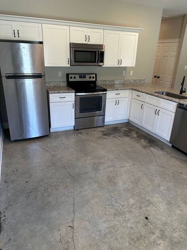 Foto del edificio - Available Now!