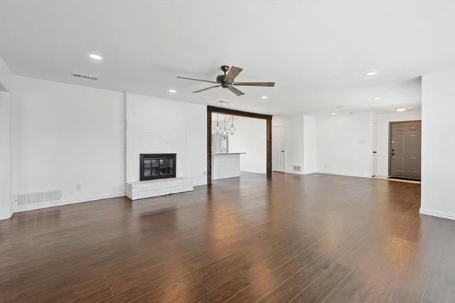 Foto del edificio - 2201 Jamestown Ct