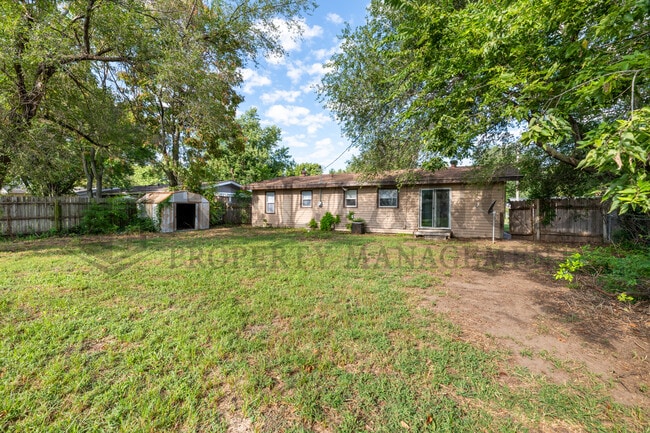 Building Photo - 4732 S Glenn Ave