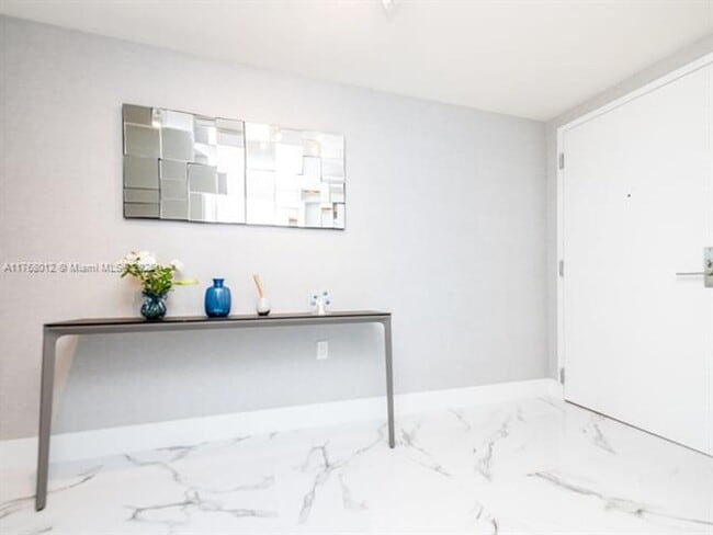 Foto del edificio - 300 Sunny Isles Blvd