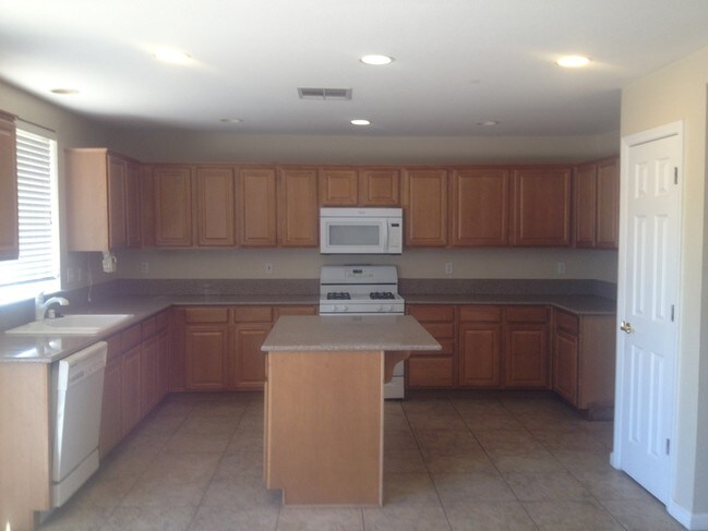 Building Photo - 5348 Southwood Way