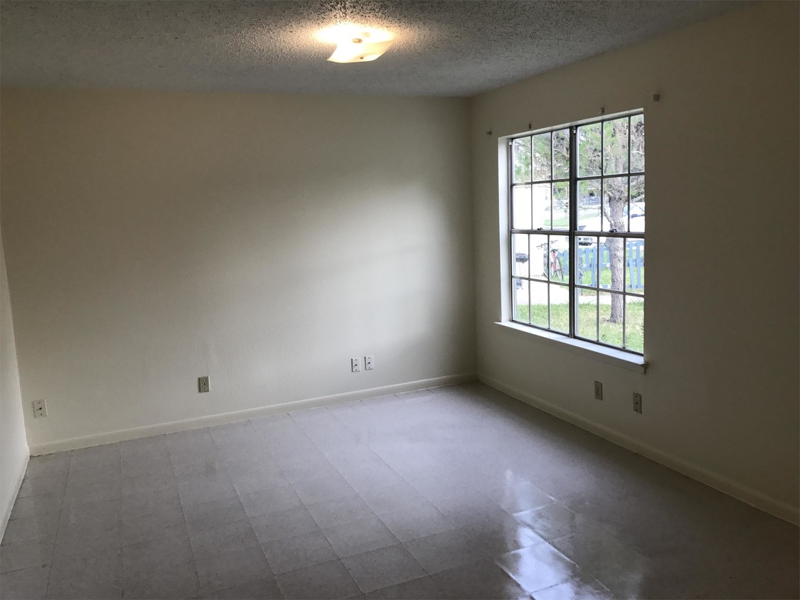 Building Photo - 1025 Sutton Dr