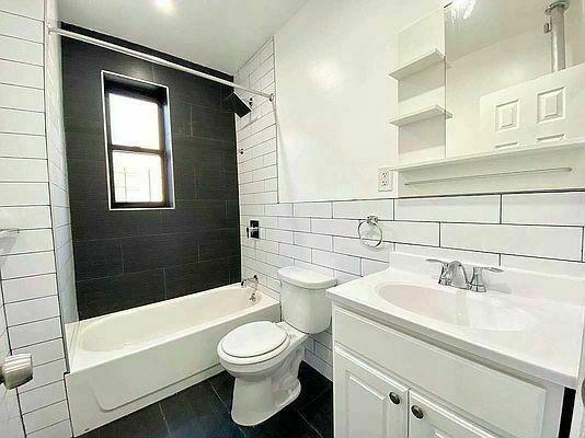 Foto del edificio - 3 bedroom in Bronx NY 10467