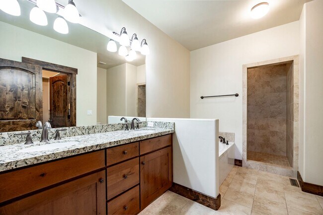 Foto del edificio - Blackrock Ridge Townhome - Corner Lot with...
