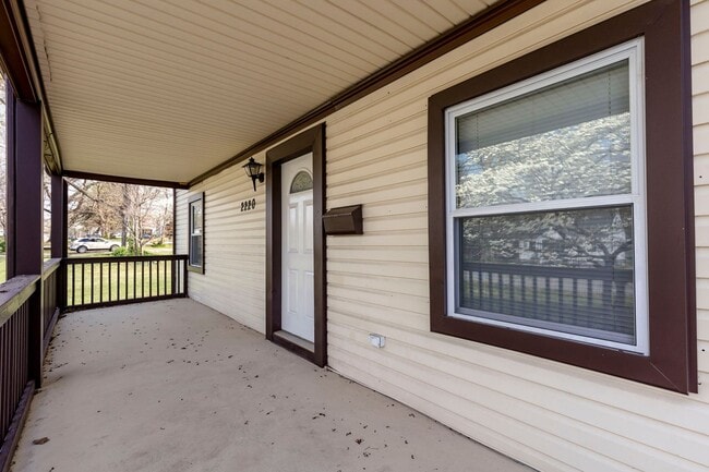 Photo - 2220 Auburn Dr House