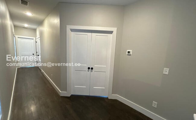 Foto del edificio - 1705 Cass St