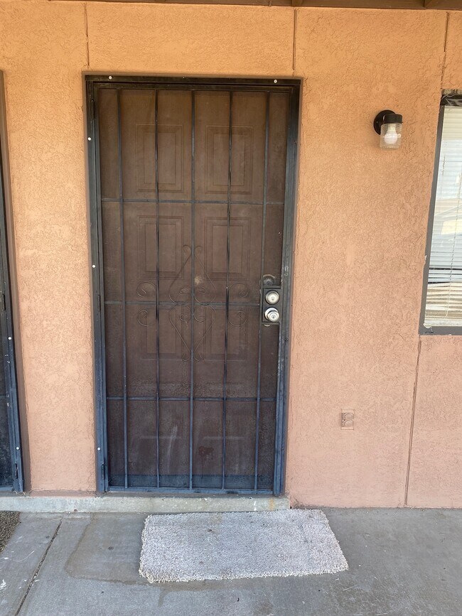 Foto del edificio - 2329 Sambrano Ave