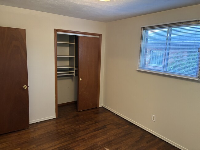 Bedroom closet - 2454 S Old Highway 141