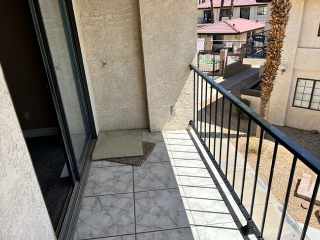 Foto del edificio - 2BR Condo Gated Community Basic Cable, wat...