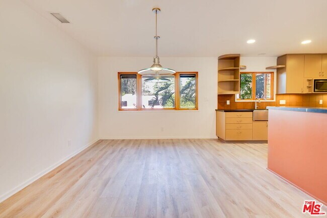 Building Photo - 3201 S Bentley Ave