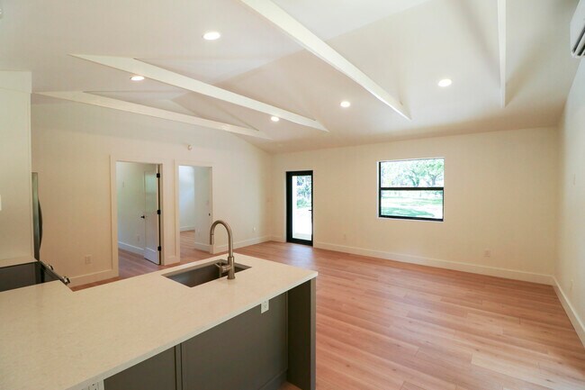 Foto del edificio - 2101 Riverland Rd