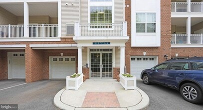 Building Photo - 244 Park Pl Dr