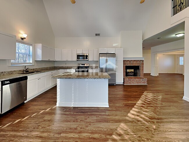 Building Photo - 7501 Mary Dr