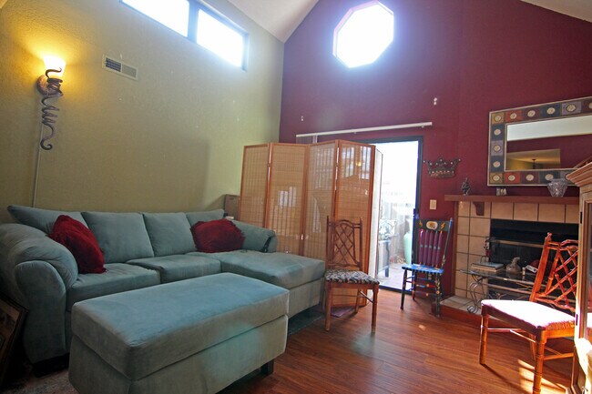 Foto del edificio - 3222 Stockbridge Ln