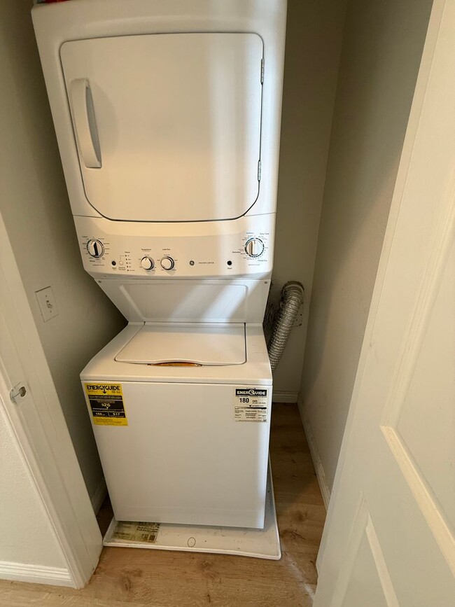 Building Photo - Beautiful 2 bed 2 bath Rancho Cucamonga Condo