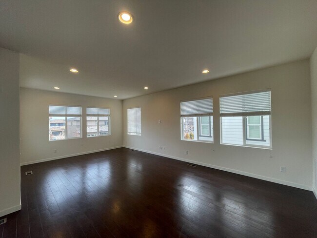 Foto del edificio - Perfect Location and Perfect Condition!