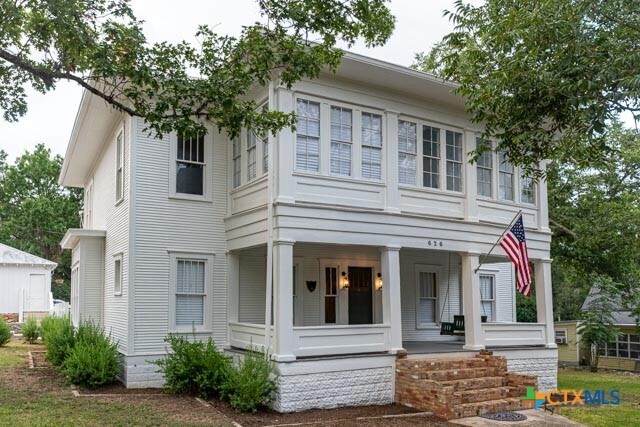 Foto principal - 626 Burleson St