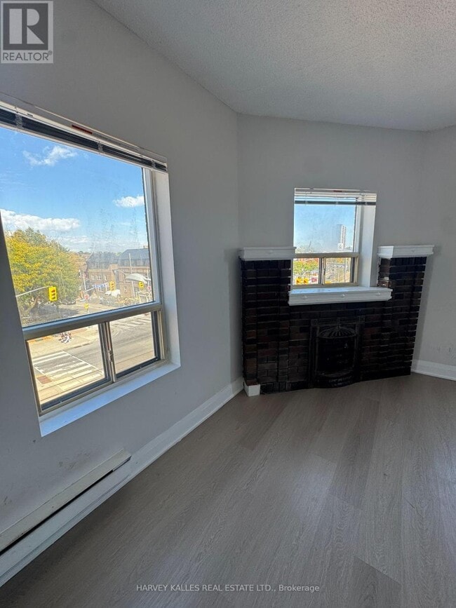 Photo du bâtiment - 98 Northcliffe Blvd