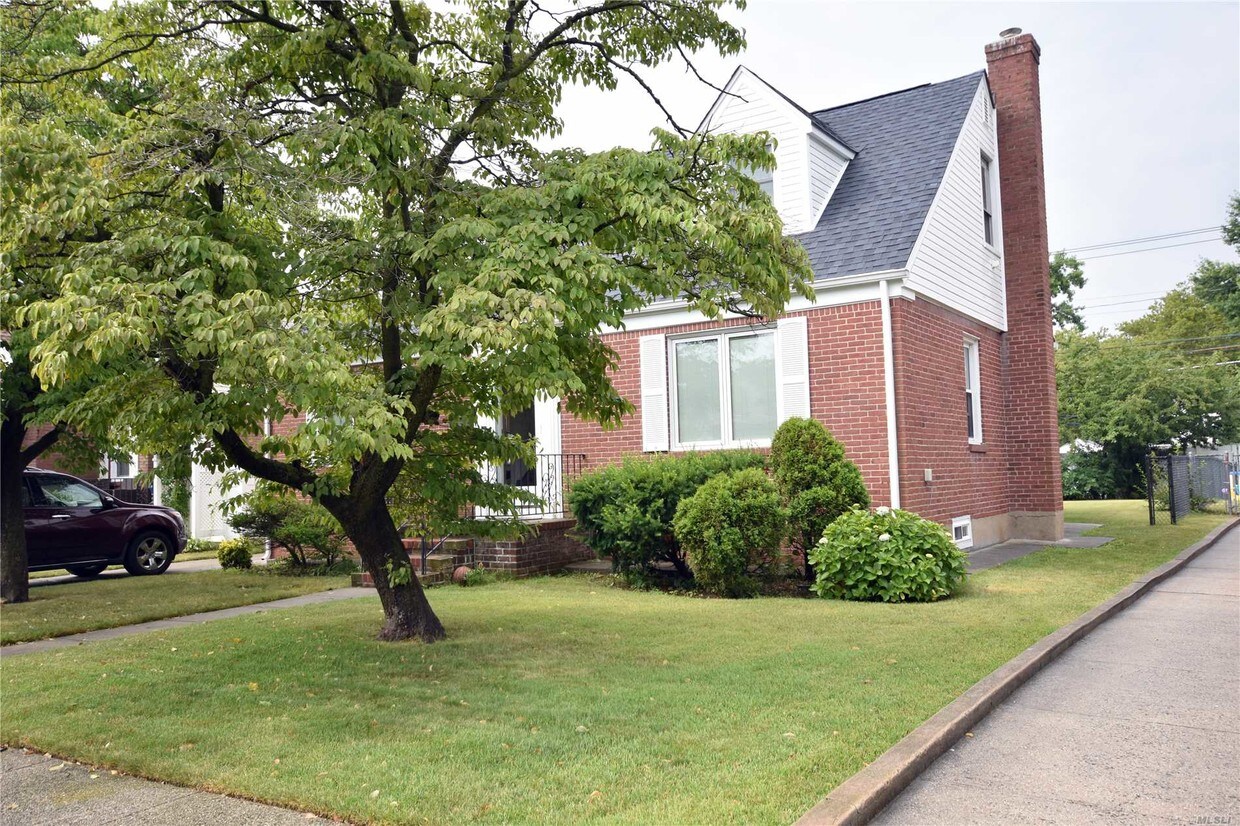 Primary Photo - 35 Rose Ln