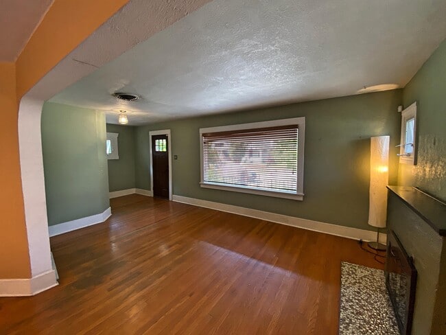Building Photo - 3044 W Clyde Pl