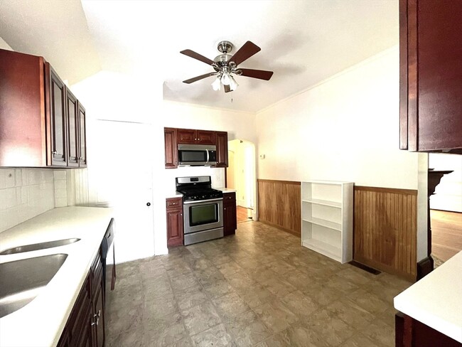 Foto del edificio - 206 Corey Rd