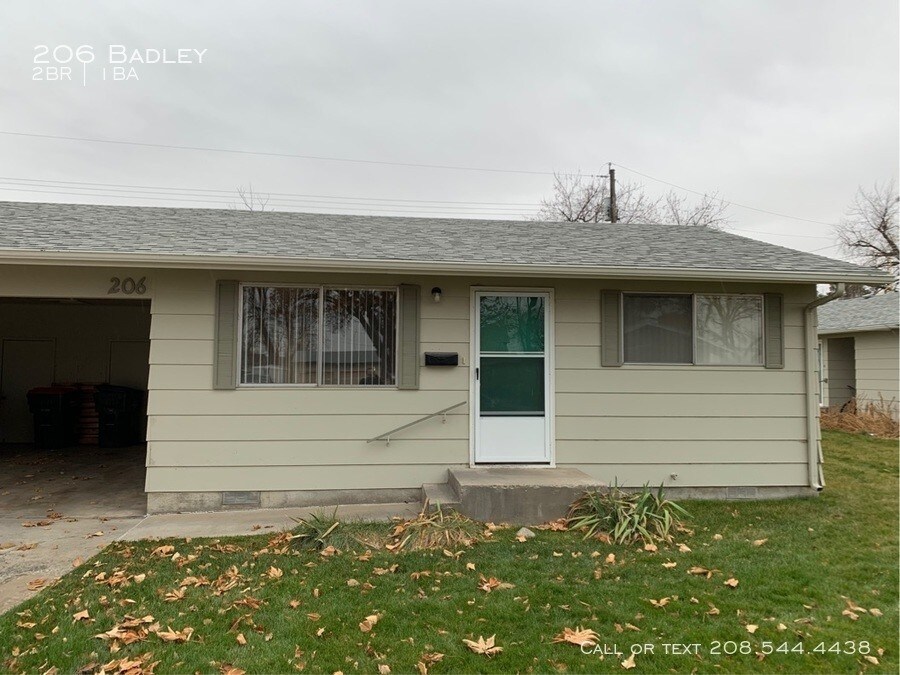 Primary Photo - 206 E Badley Ave