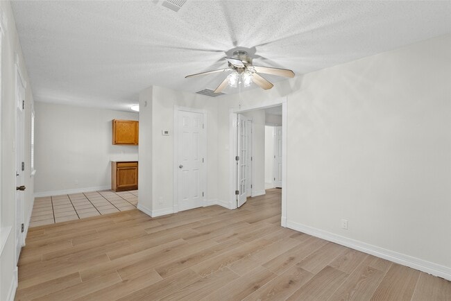 Building Photo - 234 Cortlandt St