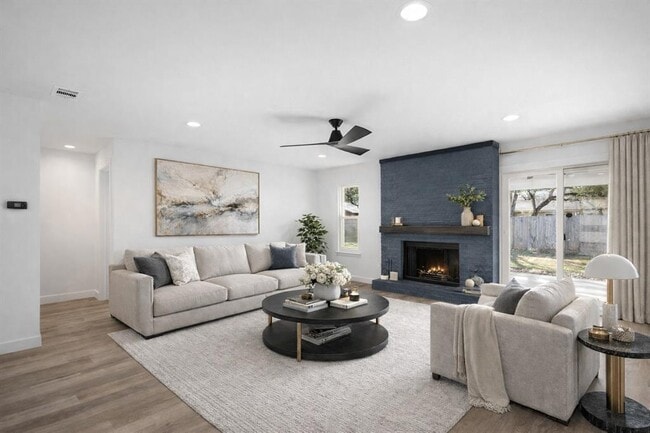 Building Photo - 9717 Anderson Village Dr