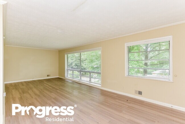 Building Photo - 2340 Dawn Dr