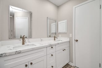 Building Photo - 13002 Kingsmill Dr