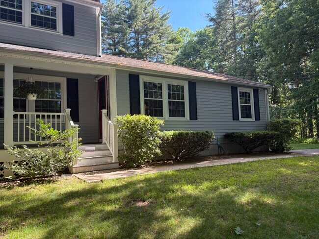 Building Photo - 45 Meetinghouse Rd