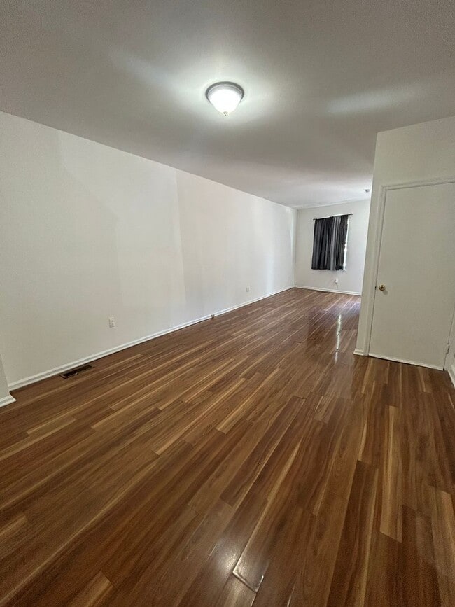 Building Photo - 71 Power St