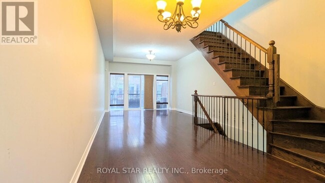 Building Photo - 22 Market Garden Mews