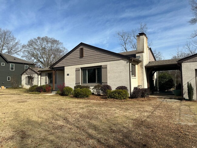 Foto del edificio - Gorgeous and updated home in Heart of Auburn