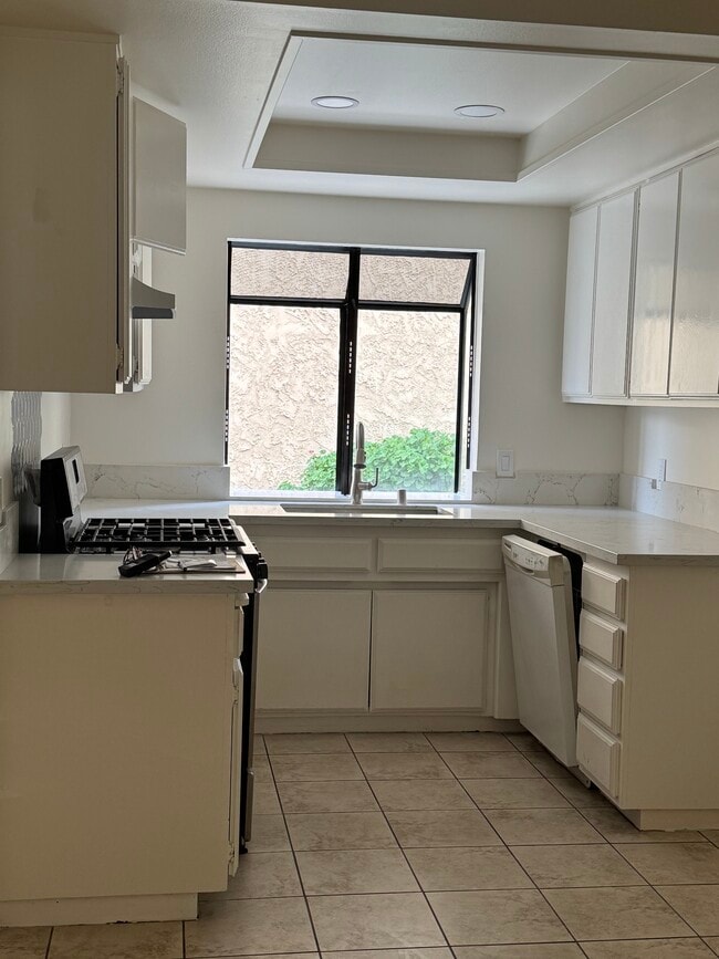 Kitchen - 4048 Maxson Rd