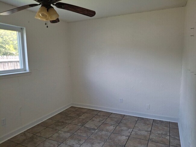 Building Photo - 1405 La Fonda Cir