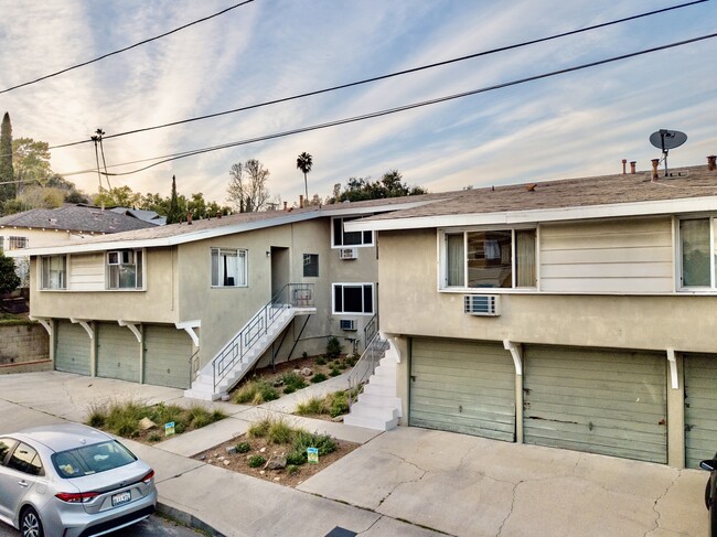 Building Photo - 6043 Hillandale Dr