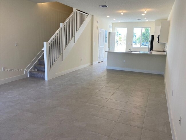 Foto del edificio - 10250 NW 66th St
